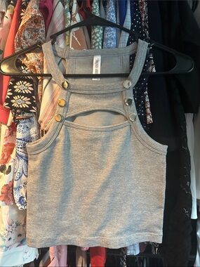 Pebby Forevee - NEW Ribbed Tank Crop Top with Button-Strap Detail - Gray
